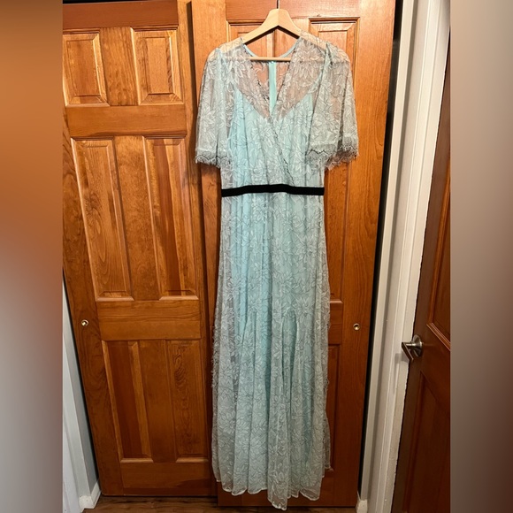 Lace Maxi Dress - Picture 6 of 7